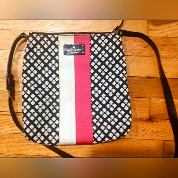 kate spade Handbags - Kate Spade Crossbody Bag